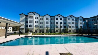 19100 Woodland Hills Dr in Humble, TX - Building Photo