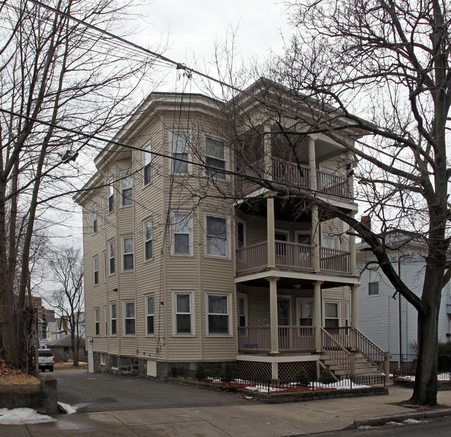 103 Linden St in Everett, MA - Building Photo - Building Photo