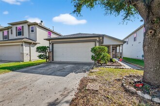 2614 Skyview Crest Ct in Houston, TX - Building Photo - Building Photo