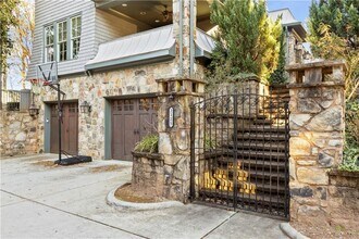 2125 Cooper Lake Rd SE, Unit A in Smyrna, GA - Building Photo - Building Photo