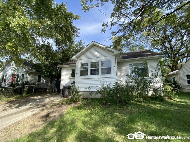 1229 Merle Hay Rd in Des Moines, IA - Building Photo - Building Photo