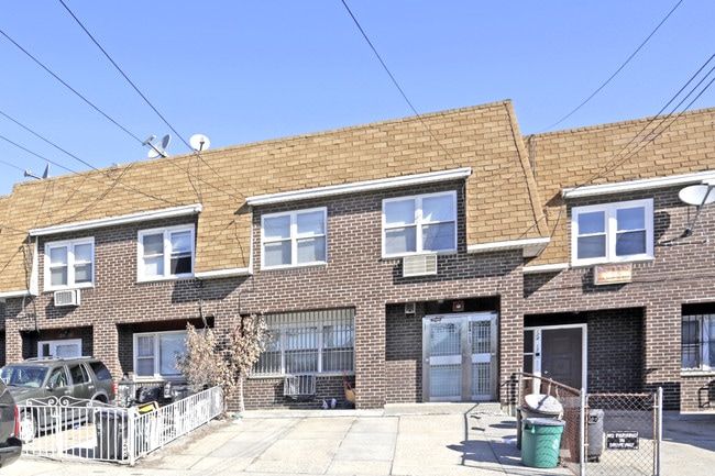 124-13 25th Rd in Flushing, NY - Foto de edificio - Building Photo