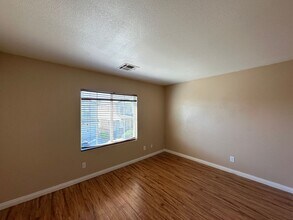 9510 Diamond Bridge Ave in Las Vegas, NV - Building Photo - Building Photo