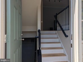 21785 Brondesbury Park Terrace in Sterling, VA - Foto de edificio - Building Photo