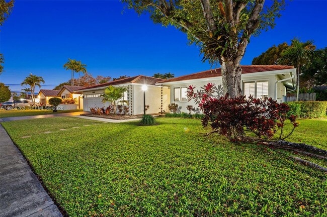 12020 SW 93rd St in Miami, FL - Building Photo - Building Photo