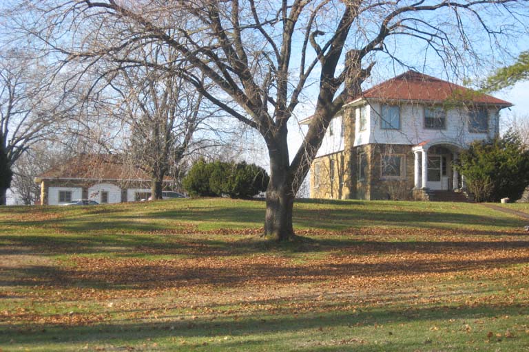 Jamps Estate in Monroe, NY - Foto de edificio