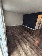 7617 S Colfax Ave in Chicago, IL - Building Photo - Building Photo