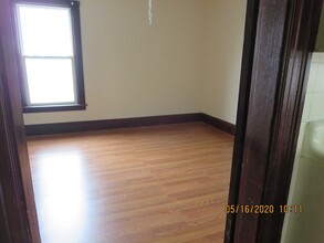 603 Silver St, Unit Apt 1 in Manchester, NH - Foto de edificio - Building Photo