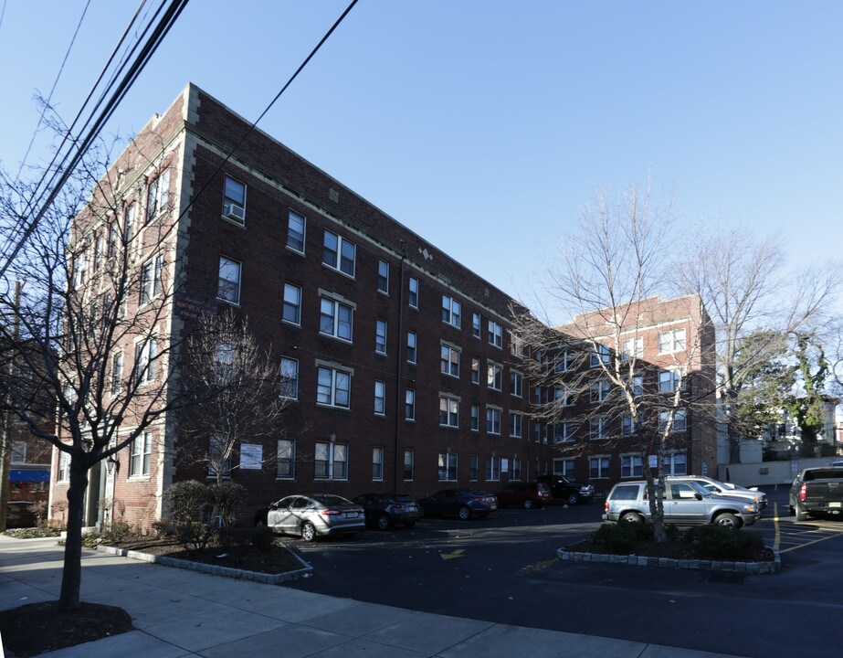 Penn Manor Apartments in Philadelphia, PA - Building Photo