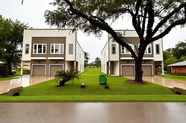 property at 10008 Hazelhurst Dr
