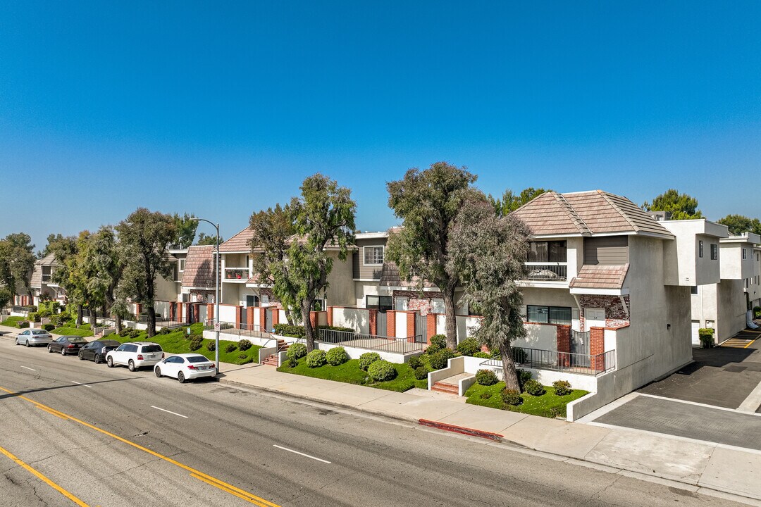 Mason Grove in Chatsworth, CA - Foto de edificio