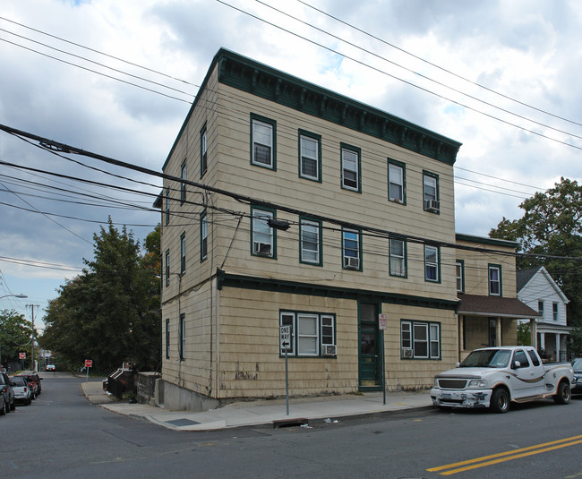 103-105 Pearl St in Port Chester, NY - Foto de edificio - Building Photo