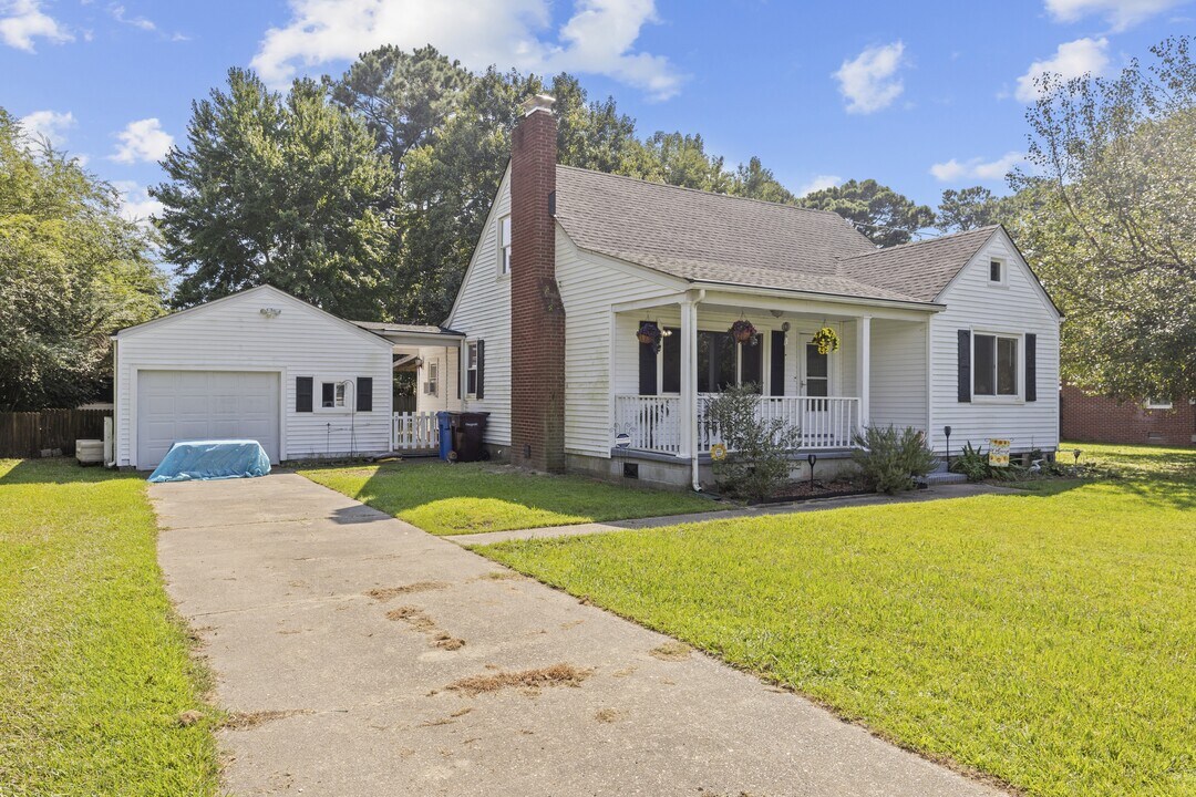 4009 Maple Dr in Chesapeake, VA - Building Photo