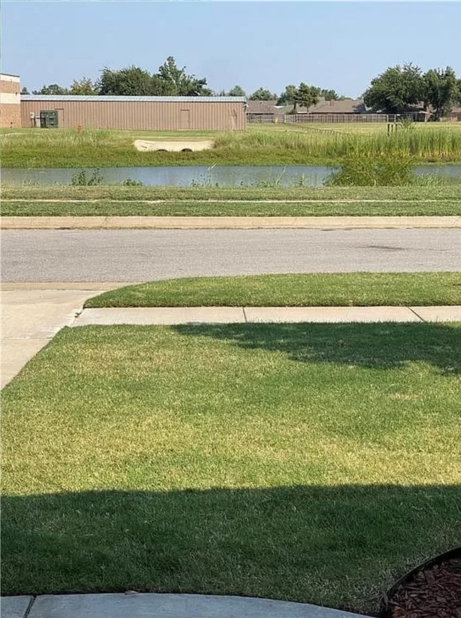 1540 SW 95th St in Oklahoma City, OK - Foto de edificio - Building Photo