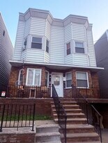 134 W 27th St in Bayonne, NJ - Building Photo