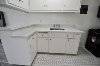 10645 Valley Spring Ln, Unit 18 in Los Angeles, CA - Building Photo - Building Photo