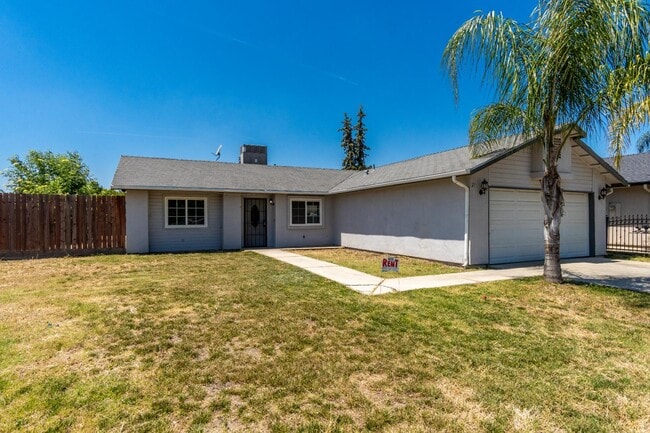 27 N Sierra St in Porterville, CA - Building Photo - Building Photo