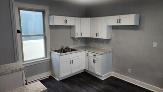 525 Burnet Ave, Unit First Floor in Syracuse, NY - Building Photo