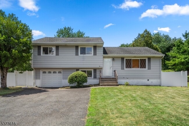 267 Church Ln in Wayne, NJ - Foto de edificio - Building Photo