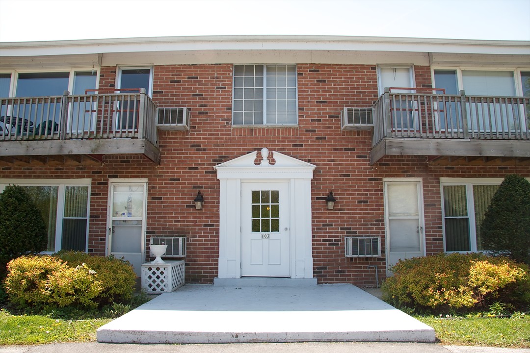 Concord Place in Thiensville, WI - Building Photo