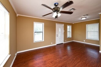 212 Hugh St in Sinton, TX - Building Photo - Building Photo