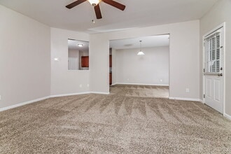 2405 King Malcolm Ln in Zebulon, NC - Foto de edificio - Building Photo