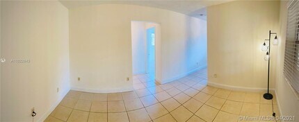 47 NW 47th Ave-Unit -14 in Miami, FL - Foto de edificio - Building Photo