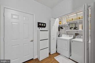 43371 Locust Dale Terrace in Ashburn, VA - Foto de edificio - Building Photo