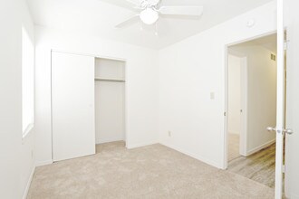 Tuscany Ridge Townhomes in Champaign, IL - Foto de edificio - Interior Photo