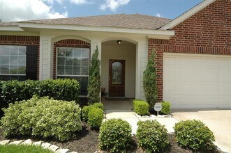 13110 Rippling Creek Ln in Pearland, TX - Building Photo - Building Photo
