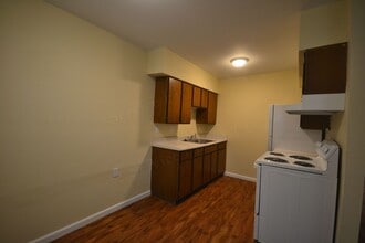 306 Kansas Ave in Longton, KS - Building Photo - Building Photo