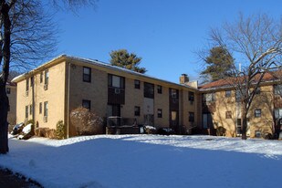North Regency Apartments in North Plainfield, NJ - Building Photo