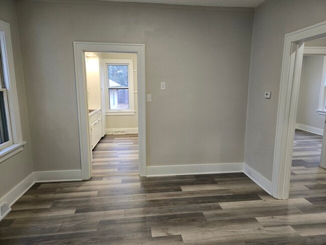 907 N Busey Ave in Urbana, IL - Foto de edificio - Building Photo