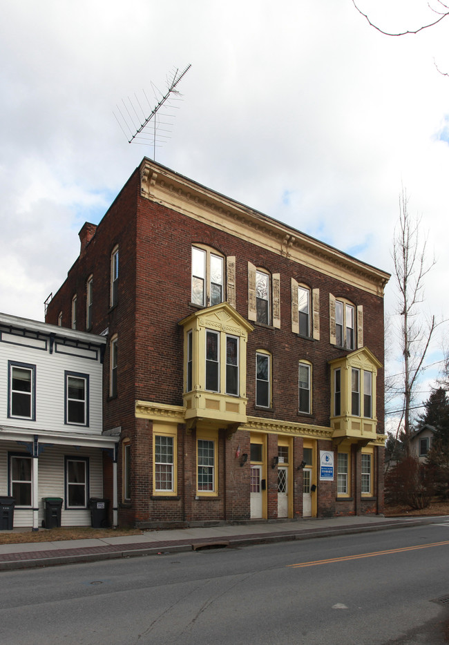 112-114 Church St in Hoosick Falls, NY - Building Photo - Building Photo