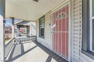 9720 Denison Ave in Cleveland, OH - Foto de edificio - Building Photo