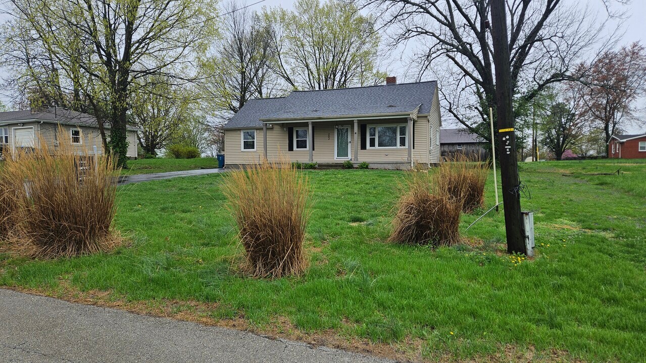 202 Maple St in Simpsonville, KY - Building Photo