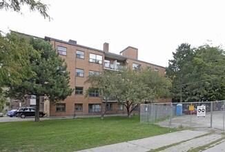 Lakeside Court in Toronto, ON - Building Photo - Building Photo