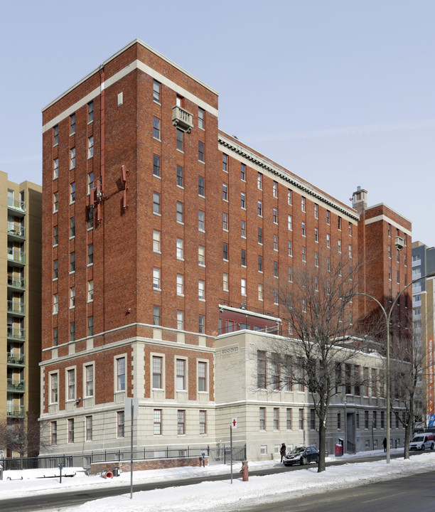 Le Broadway in Montréal, QC - Building Photo