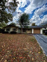 6346 St Andrews Cir S in Ft. Myers, FL - Building Photo