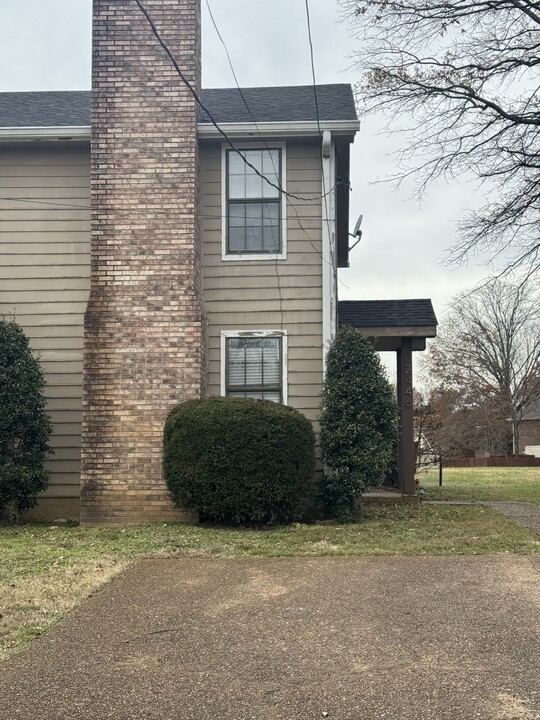 2446 Fairbrook Dr in Nashville, TN - Building Photo