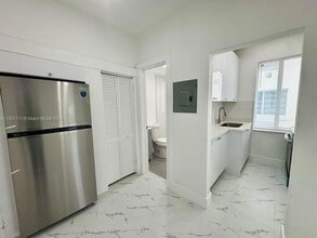 856 SW 6th St, Unit 102 in Miami, FL - Building Photo - Building Photo