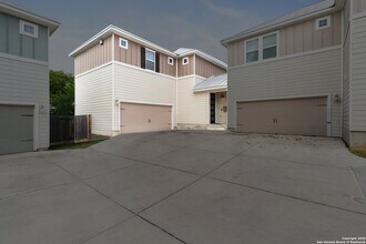 215 Claremont Ave in San Antonio, TX - Building Photo - Building Photo