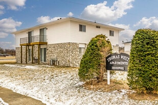Thomas White Apartments* in Saginaw, MI - Building Photo