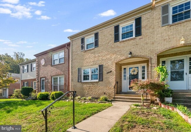 7481 Jayhawk St in Annandale, VA - Building Photo - Building Photo