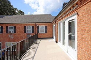 2114 Ivy Rd in Charlottesville, VA - Building Photo