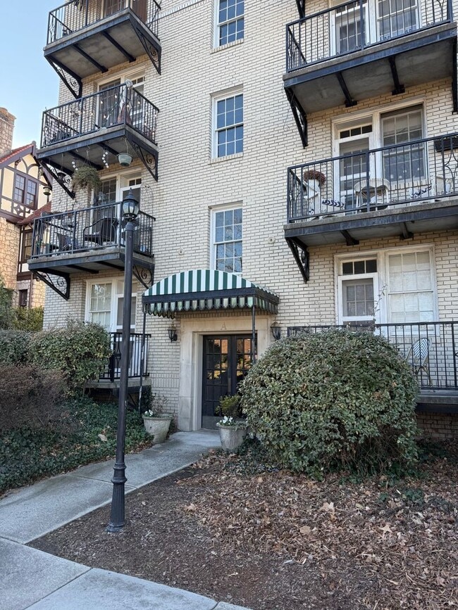 property at 1013 N Elm St