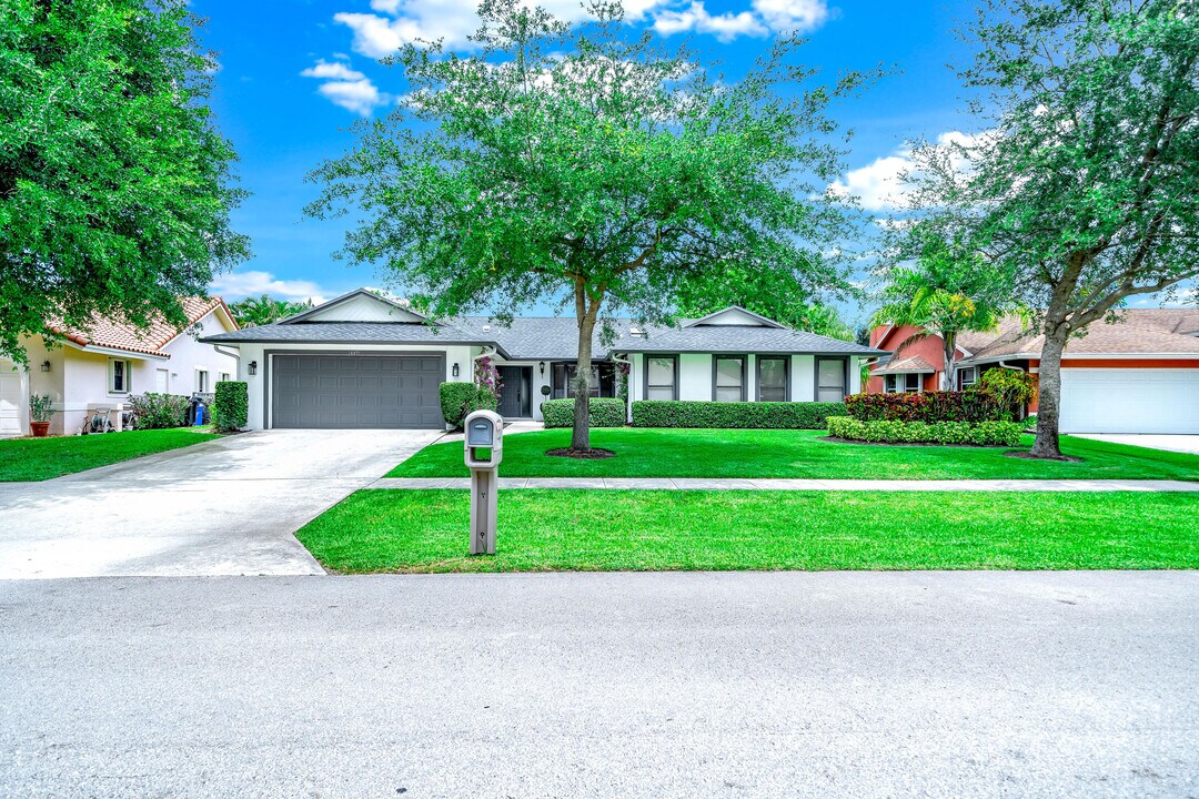 14491 Autumn Ave in Wellington, FL - Foto de edificio