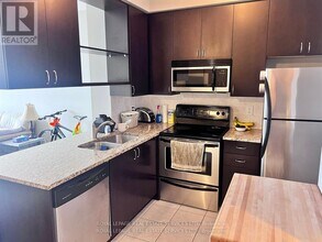 2391 Central Park Dr in Oakville, ON - Building Photo - Building Photo