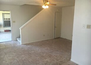 3205 Eagle Hill Ct, Unit D in Bryan, TX - Foto de edificio - Building Photo