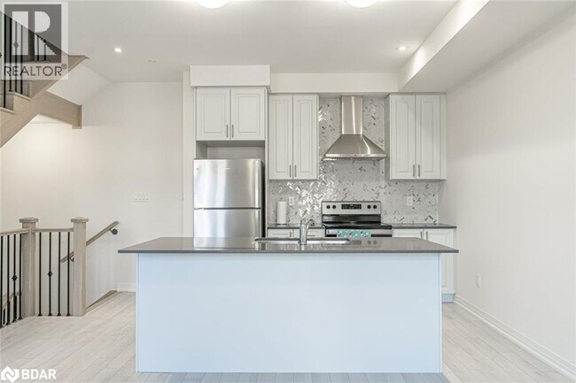 31 Bluebird Ln in Barrie, ON - Building Photo - Building Photo